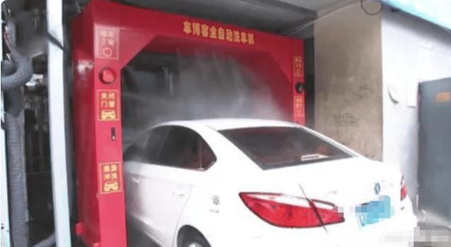 提车当天送去清洗，洗车工没关车窗，新车秒变泡水车