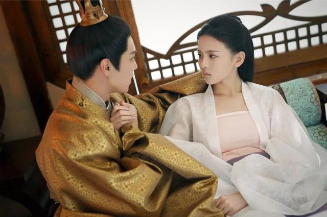 资讯早知道@红人馆 | 赵丽颖的头只有你的口罩一半大