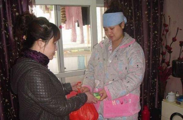 「超级宝妈」宝妈月子期间无人照料，自制简易月子餐，婆婆看到后主动认错