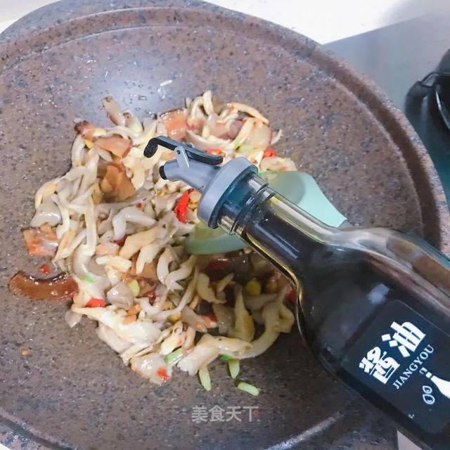 等了一年的腊肉，忍不住想尝尝鲜！味道醇香，百搭又下饭
