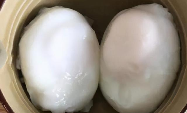 煮荷包蛋，水开后多做两步，鸡蛋不粘锅很完整，鲜嫩无腥味