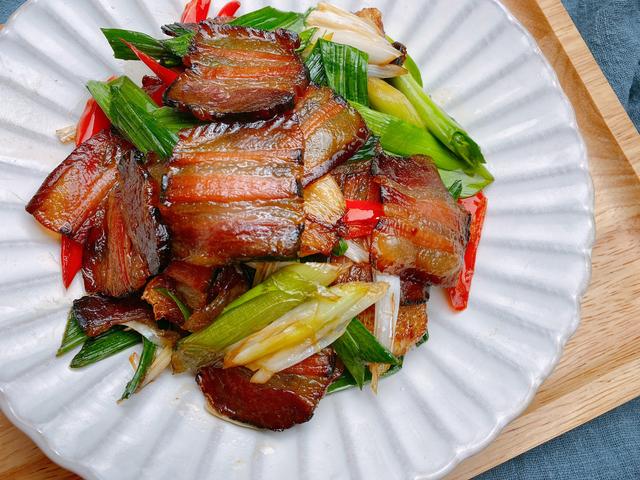 没有地方熏腊肉，试试酱油肉，2步就完成，色泽红亮比腊肉还好吃