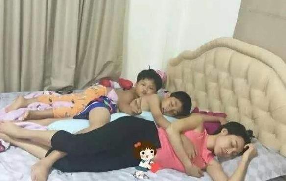 #你的育儿经#10岁儿子和妈妈同床睡，半夜孩子动作把妈妈吵醒，吓得赶紧分床睡