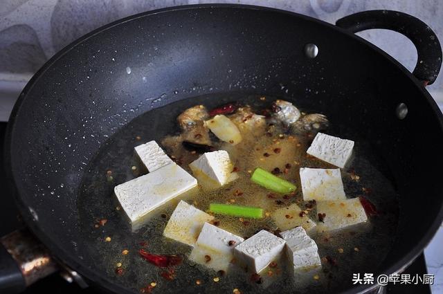 冬天应多吃的大炖菜，高蛋白低热量，吃到最后汤还是热乎乎的，鲜