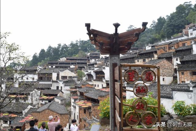 旅行百事通■藏在婺源深山的古村落,每到秋天,家家户户开启“晒秋”模式