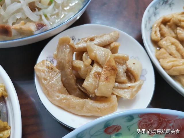 回老家蹭饭，晒妈妈做的菜在朋友圈火了，网友：这才是正宗农家菜