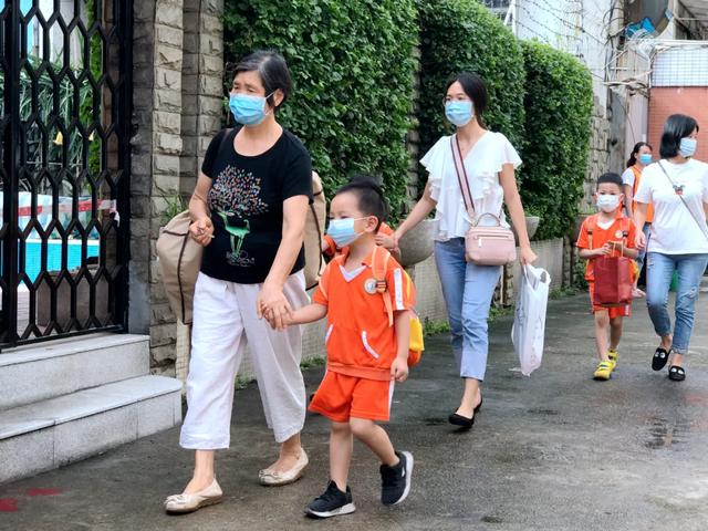 超级宝妈|萌娃归队！番禺第一批4.3万名幼儿今天回园，多图直击，看看有没有萌翻你？