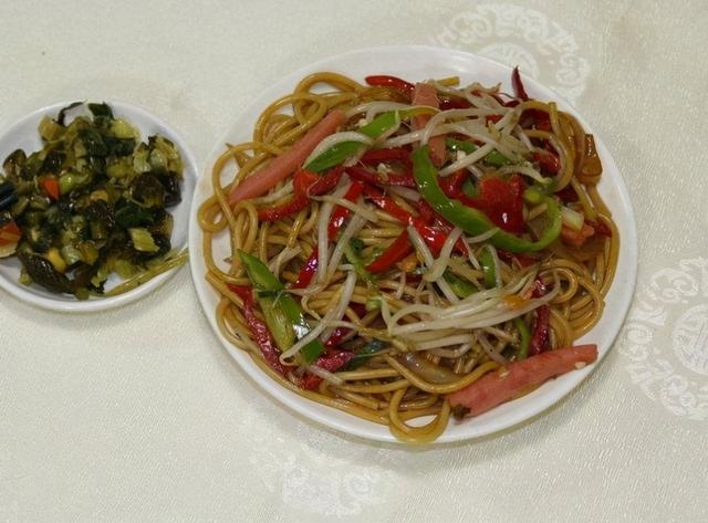 “炒面”是先煮熟还是直接炒？很多人弄错了，难怪你做得不好吃