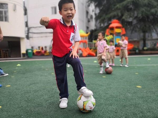 乖小孩|迎江区墨子巷幼儿园沿江分部:启蒙足球,播种未来