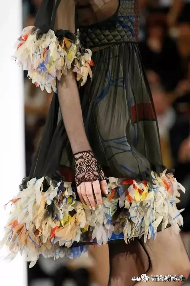 第五大道注意到这个小细节~你与时尚就是一“袖”之隔的距离