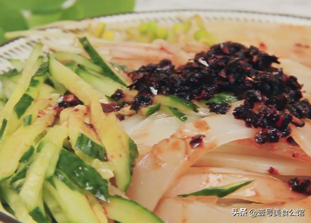 想吃凉皮不用买，学会这招，现做现吃，Q弹爽滑又美味，真解馋