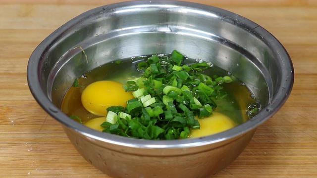 天凉了，多给家人吃玉米面，教你新吃法，连挑食的孩子也抢着吃