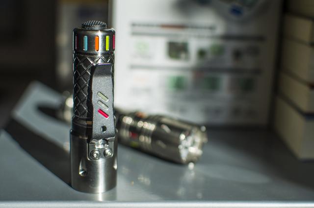 手电就要这样玩：定制版Baivic V4+