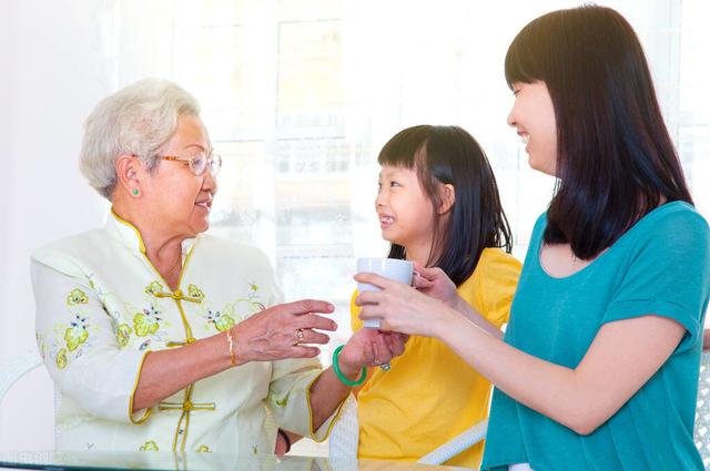 与老年女人聊天技巧