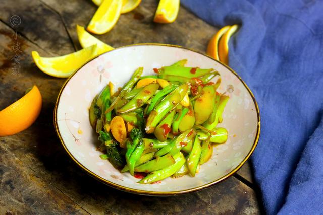 一种青菜，俗称“菜薹”，记住，梗比叶子好吃，配上辣椒特下饭