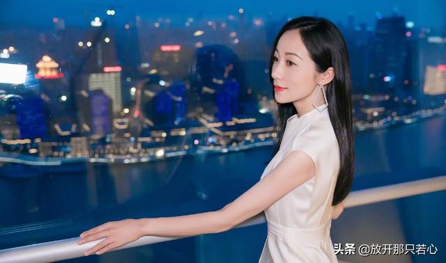 思小沫|37岁韩雪浦江夜景照气质高雅，干练且脱俗，依旧是我们心中的女神