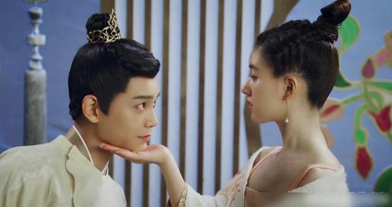 金色年华录|赵露思采访里被cue像赵丽颖2.0,她的回答情商真的很高