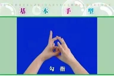 #你的育儿经#用这些童谣和孩子一起玩手指操，开发右脑，孩子越玩越聪明