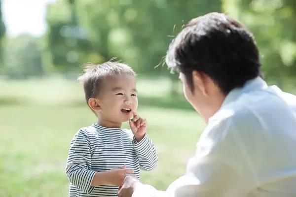 超级宝妈|宝妈用延迟满足训练孩子自控力，却起了反效果，到底错在哪里？