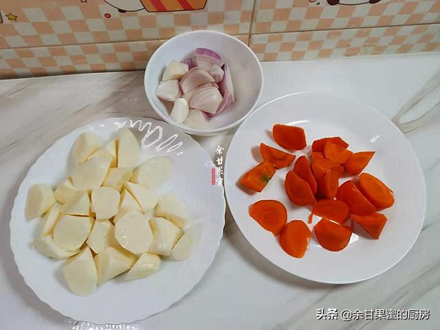 胡萝卜山药烧丸子，烧一烧上桌，咸鲜味美又下饭