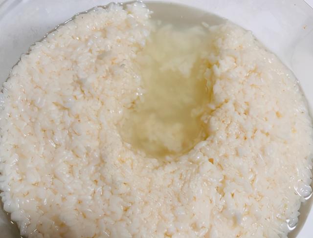 在家自制米酒，牢记“1泡2蒸3搓”，酒酿甘甜清香，不易变质