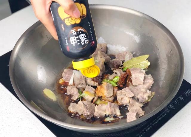 爆炸级好吃！一锅乱炖就搞定，有肉有菜有主食，简单到偷笑