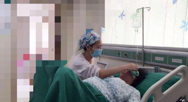 『超级宝妈』生完孩子后，丈夫的举动道明一切，网友：大都只有孩子，太心酸