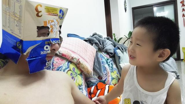 幸福相守|这届爸爸晒哄娃绝招，妈妈们群吐槽，弹幕亮了