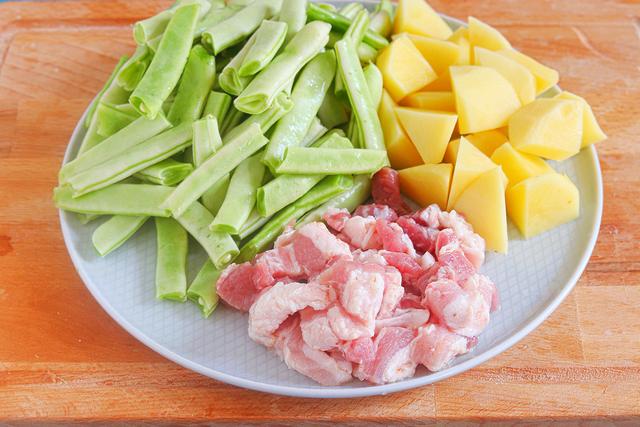 炖豆角，看着简单不会真做不好，牢记3点，才能鲜香下饭滋味浓郁