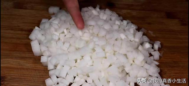 做萝卜馅时，用盐腌水还是下锅焯水？都不对，教你一招，营养全