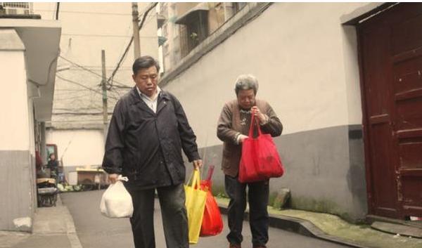 一个离婚女的倾诉：虽然错不在我，可贴上二婚标签，就会低人一等