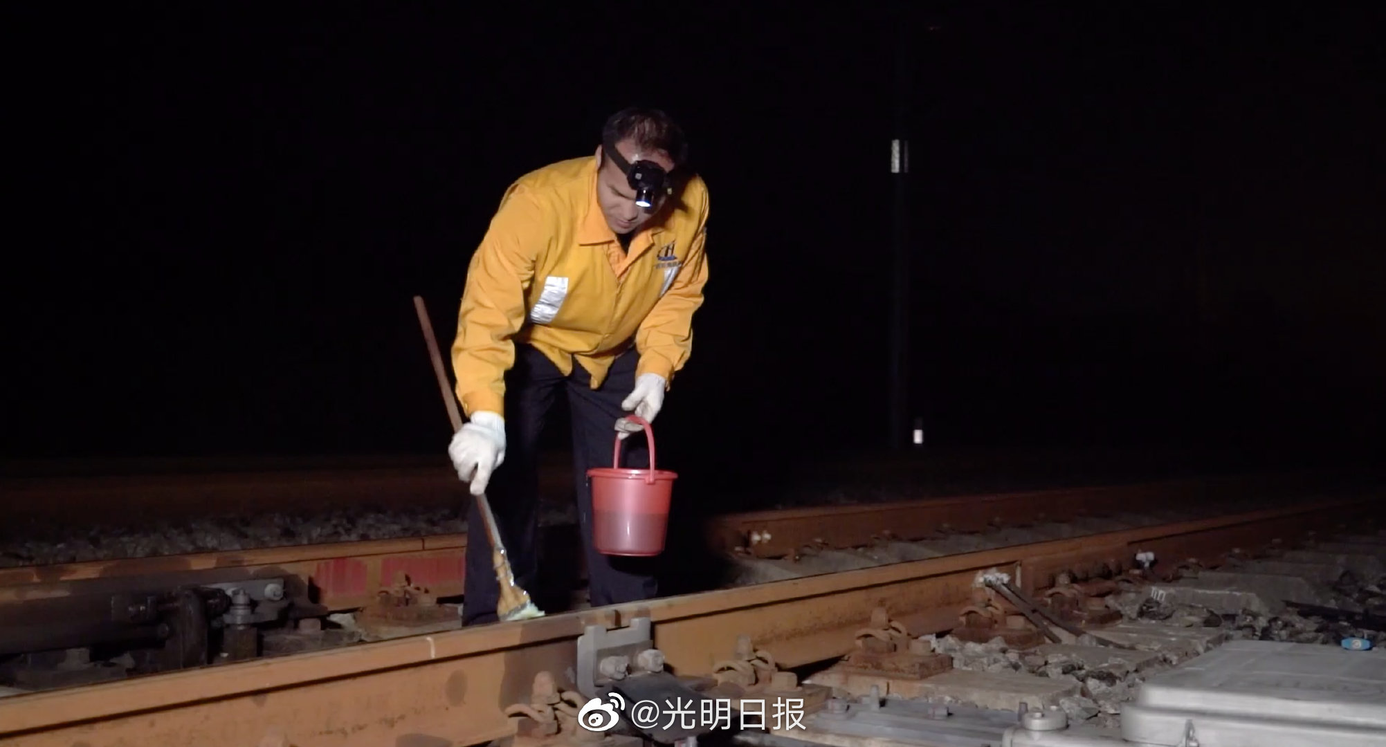 营养餐|凌晨，他们为铁道送去“营养餐”