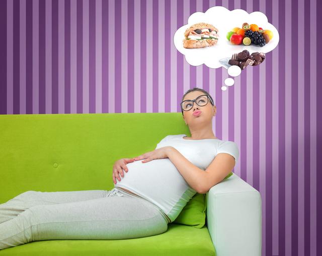 超级宝妈▲孕期晚上饿得睡不着，吃什么怎么吃对胎儿好？几个注意事项要牢记