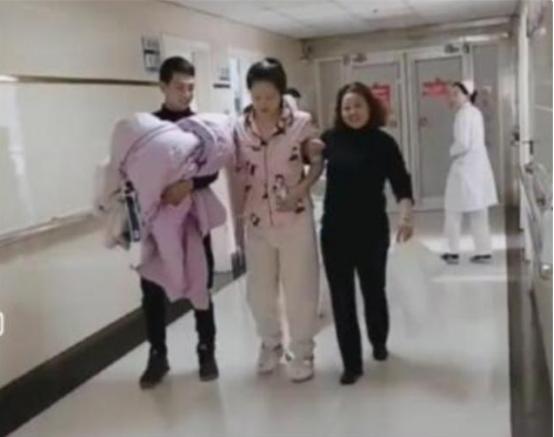 你的育儿经▲“最强悍产妇”火了，顺产完直接走回病房，网友：跟闹着玩似的