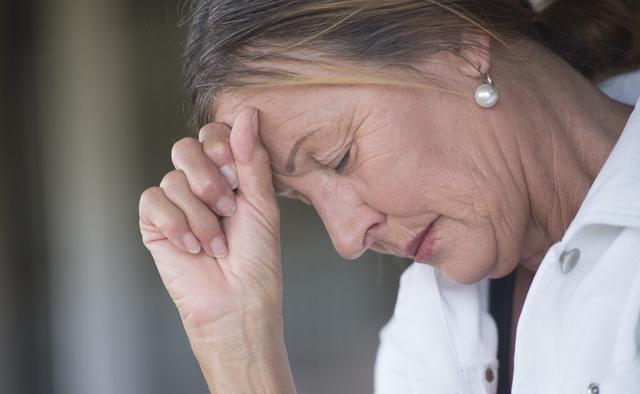 为何上年纪的女性容易失眠？或许跟4个原因有关，做好4点来改善