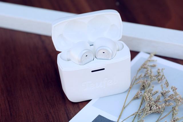 把操作做到小学生都能上手即用，德国版AirPods半个月体验