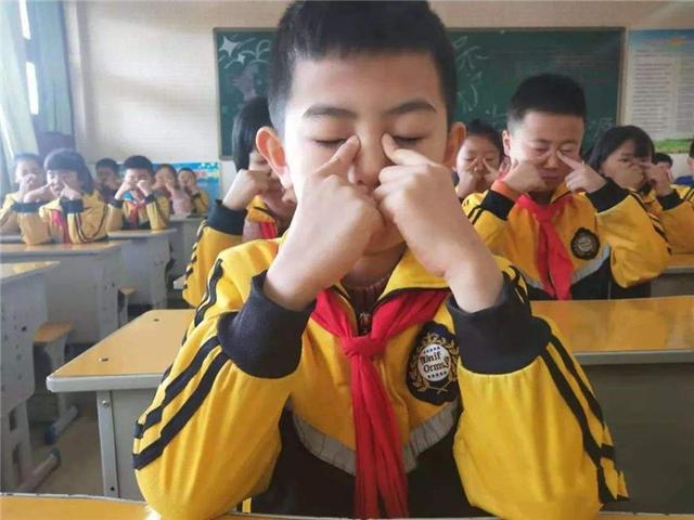 『你的育儿经』最“毁”孩子眼睛的不是手机，而是这3样“东西”，早知道早预防
