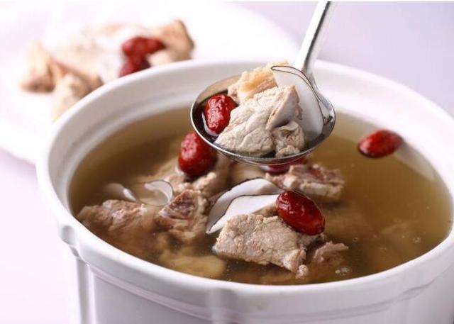 痛风|预防痛风发生，应该尽量避免吃以下三种食物