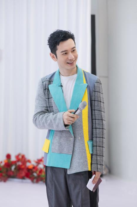 中国新闻网客户端|《乘风破浪的姐姐》首次现分歧 黄晓明安慰丁当