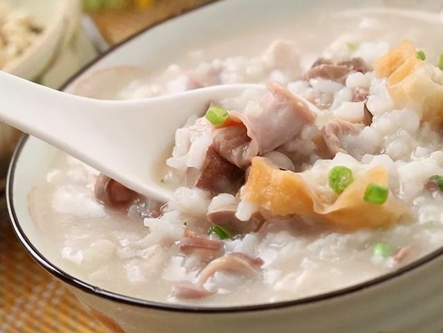 生滚猪杂粥这样做太美味了，鲜嫩爽滑无腥味，广东人直流口水