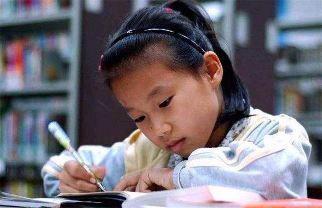 #超级宝妈#“钱全花你身上了”，总爱“孤注一掷”的父母，当心毁了孩子