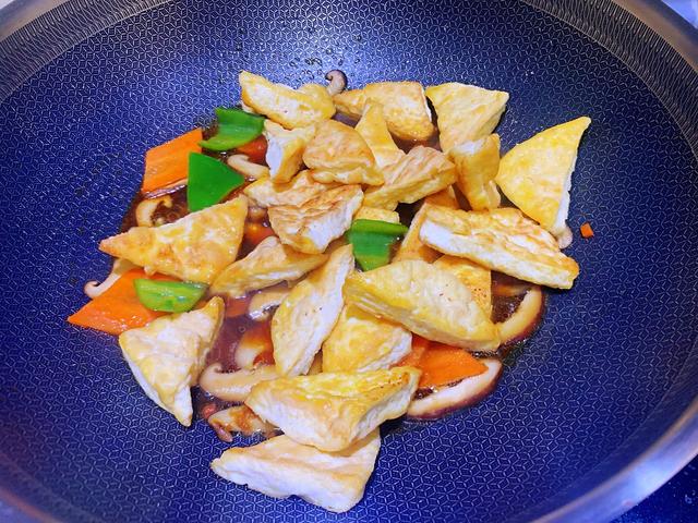 豆腐这样做，鲜香入味还下饭，家人都夸好吃