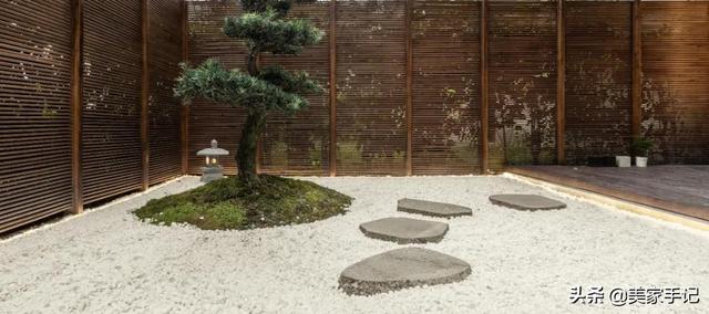 坚持客厅下沉，沙发围合式布局，只看一眼就被治愈住了！太有品味