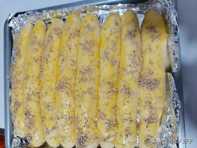 不用揉面，不用厨师机，面团自己变成手套膜，只需多这一步就行？