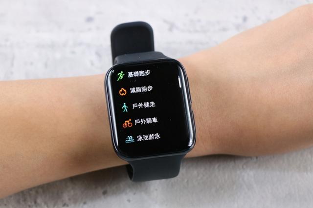 OPPO Watch 开箱试玩：双曲屏幕，生活化应用更加完善