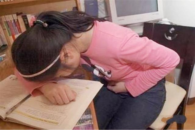 超级宝妈@女儿一到周末就“肚子疼，”父母忙带娃去医院，医生：你们离婚吧