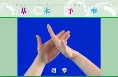 #你的育儿经#用这些童谣和孩子一起玩手指操，开发右脑，孩子越玩越聪明