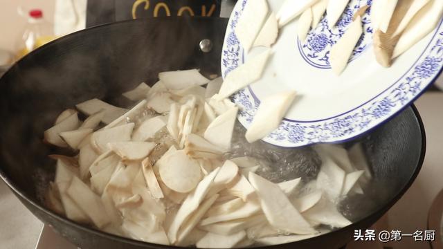 杏鲍菇怎样做才好吃？大厨教你小技巧，鲜香滑嫩，下酒又下饭