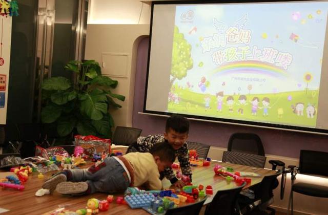 #超级宝妈#因玩错玩具，一岁幼童中毒夭折，这些毒玩具媒体早已曝光别再玩了
