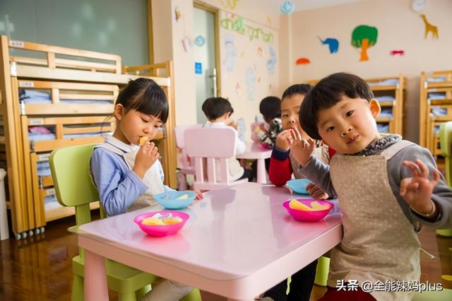 幼儿园老师发午餐照后被撤回，细心家长秒截图：请给个解释